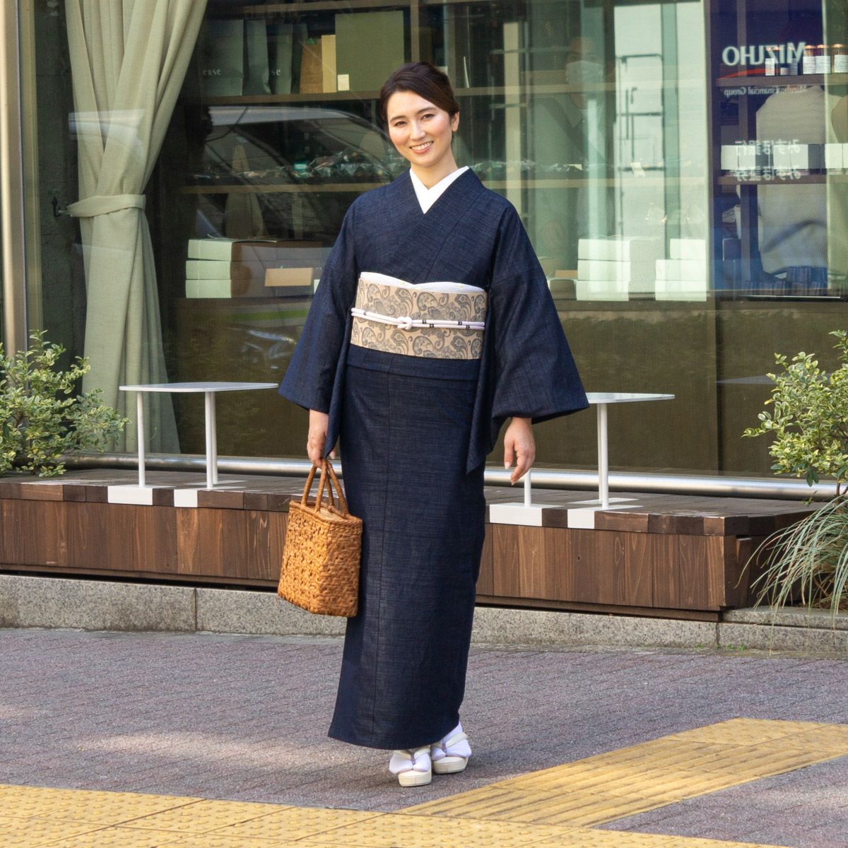 Lサイズ 未着用 ベージュ 紋意匠 木立 一つ紋 色無地 着物（袷