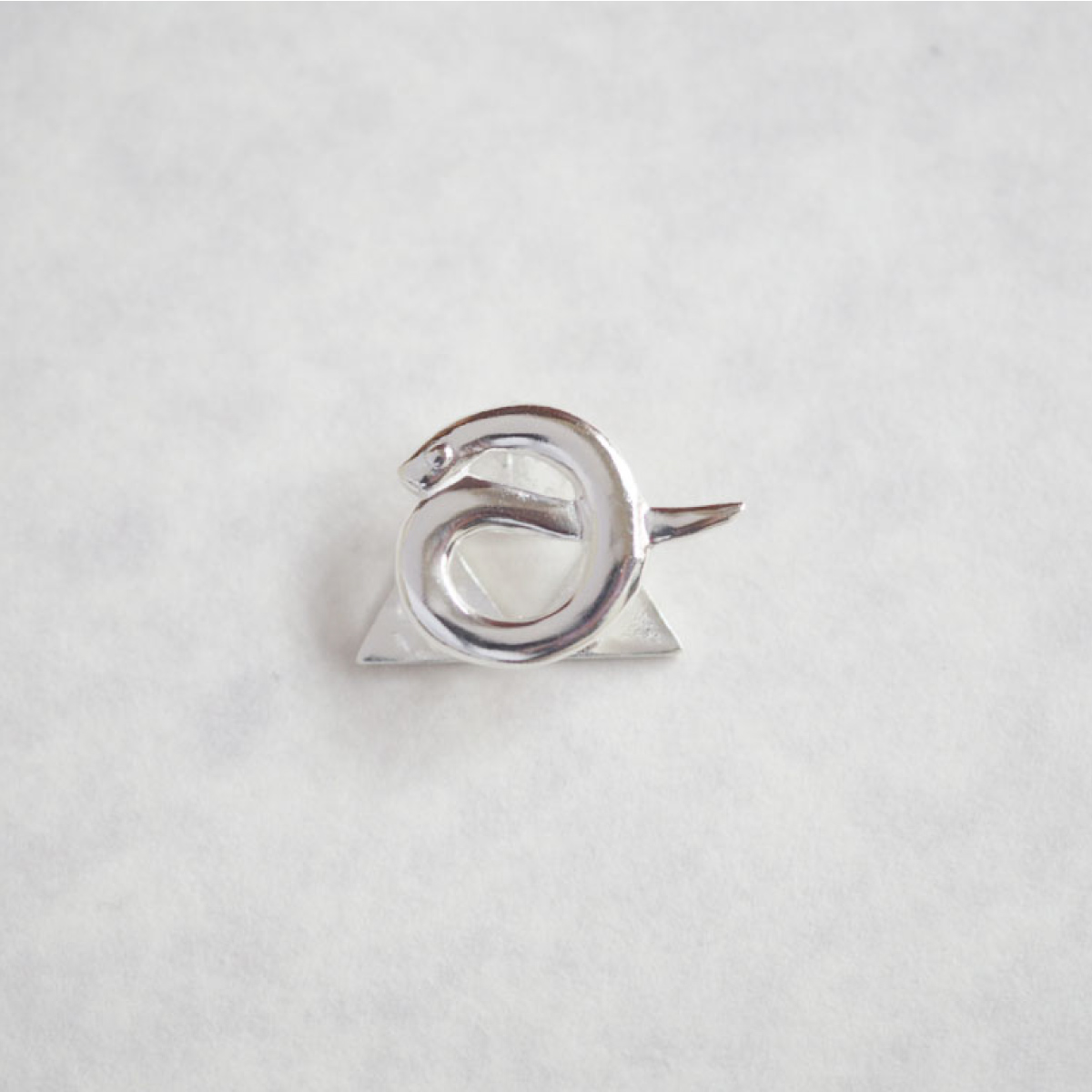 【豆留 by nagai yoko】２度楽しめるリバーシブルデザイン 蛇／三ツ鱗 　メッキ無