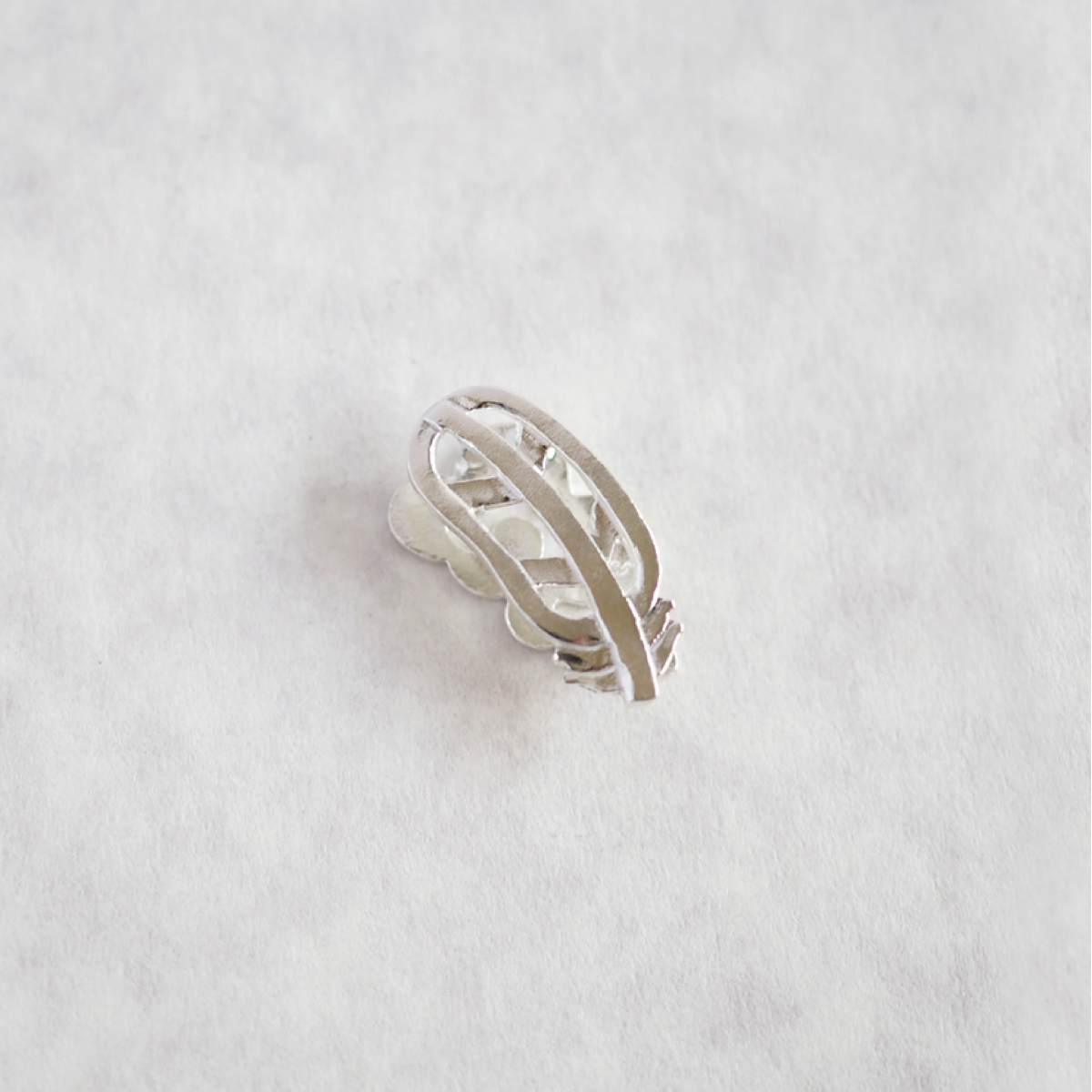 【豆留 by nagai yoko】２度楽しめるリバーシブルデザイン 鷹の羽根/雲 メッキ無し