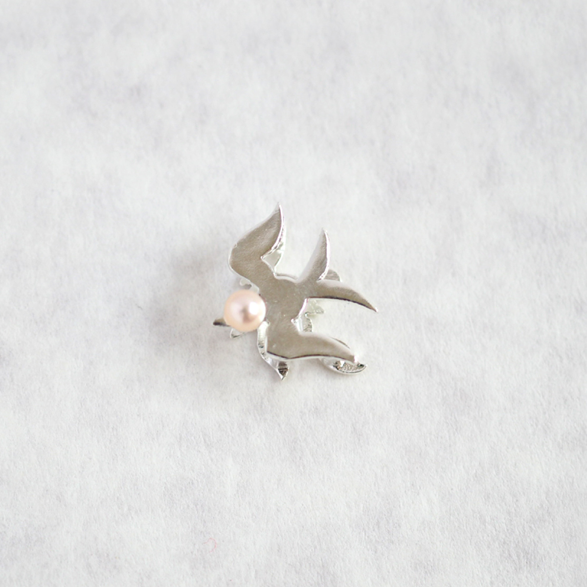 【豆留 by nagai yoko】２度楽しめるリバーシブルデザイン つばめ/柳 メッキ無し淡水パール